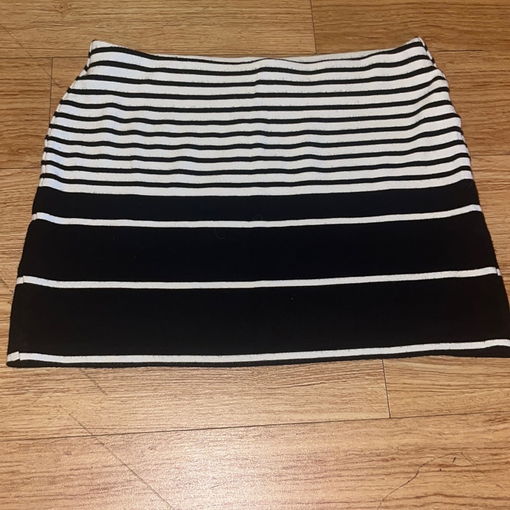 Black and white mini skirt